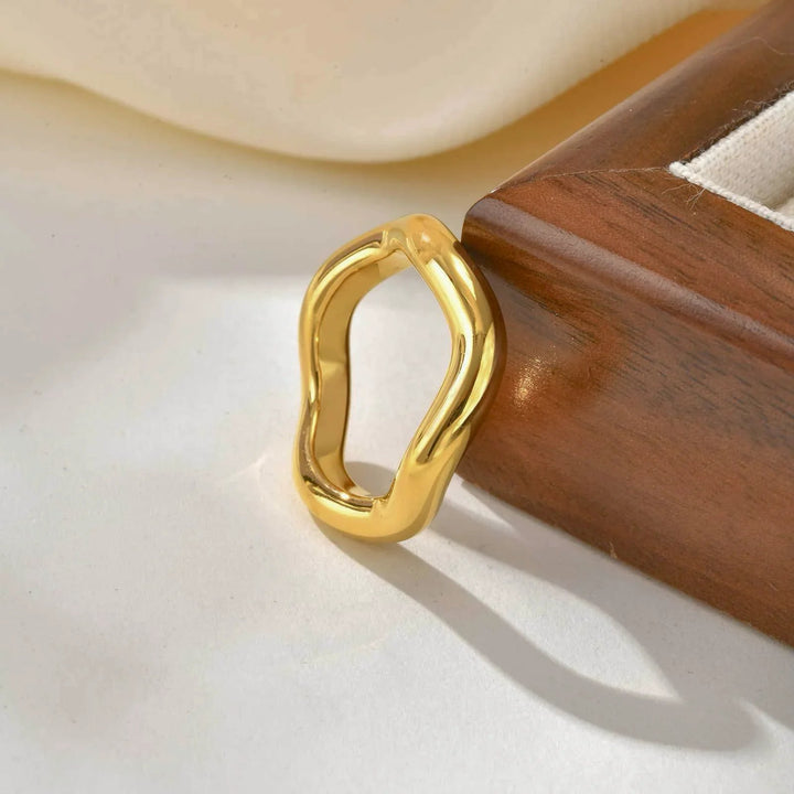 Gold-Plated Lunaria Wave Ring for Women