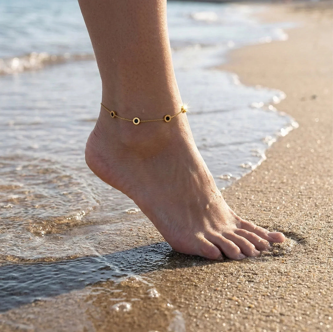Gold-Plated Anklet with Freshwater Pearls and Onyx