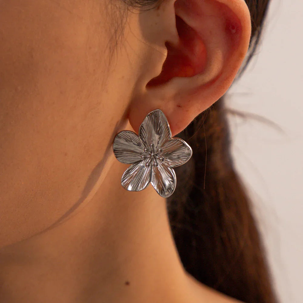 Gold-Plated Allysa Flower Earrings – Nature-Inspired Elegance