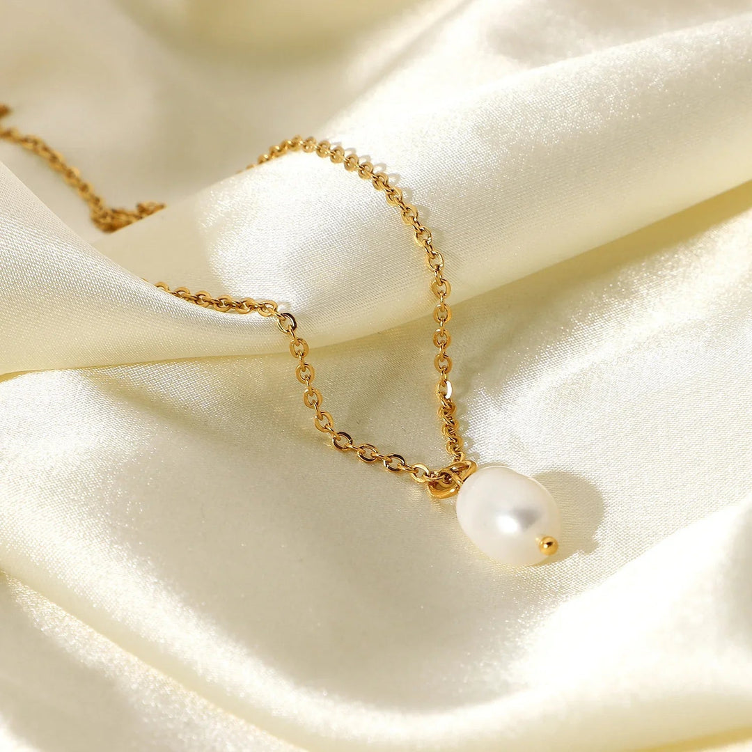 Dainty Gold-Plated Faux Pearl Pendant Necklace for Women
