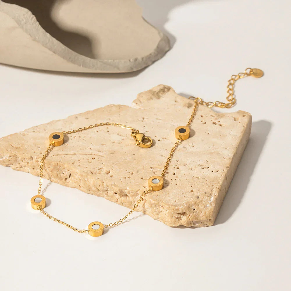 Gold-Plated Anklet with Freshwater Pearls and Onyx