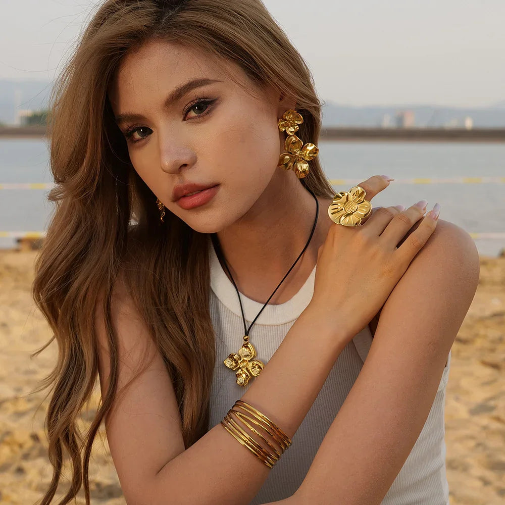 Gold-Plated Saisore Flower Ring