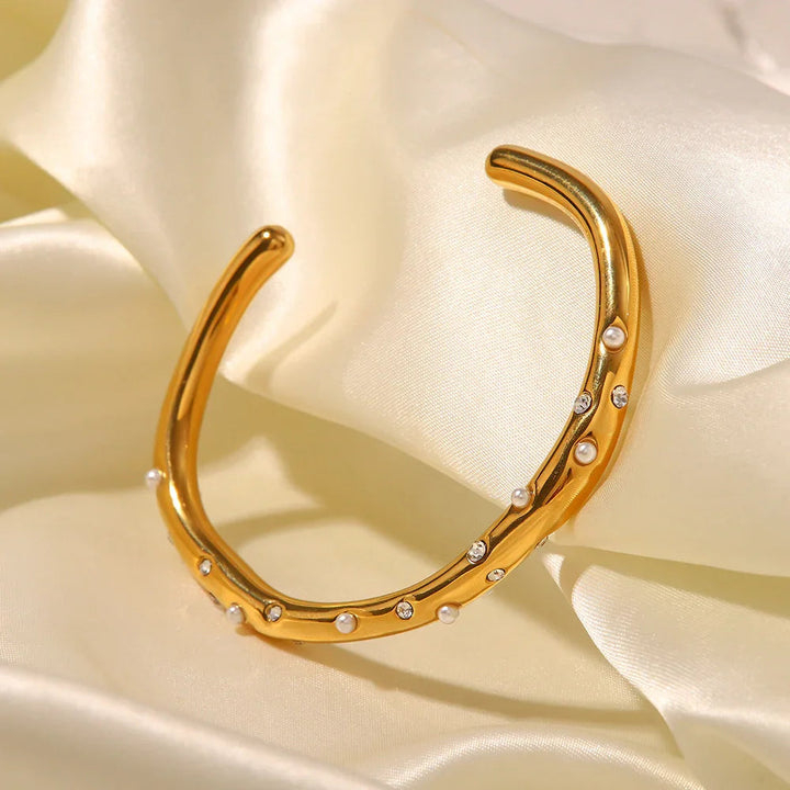 Gold-Plated Asymmetrical and elegance with dazzling crystals faux pearls