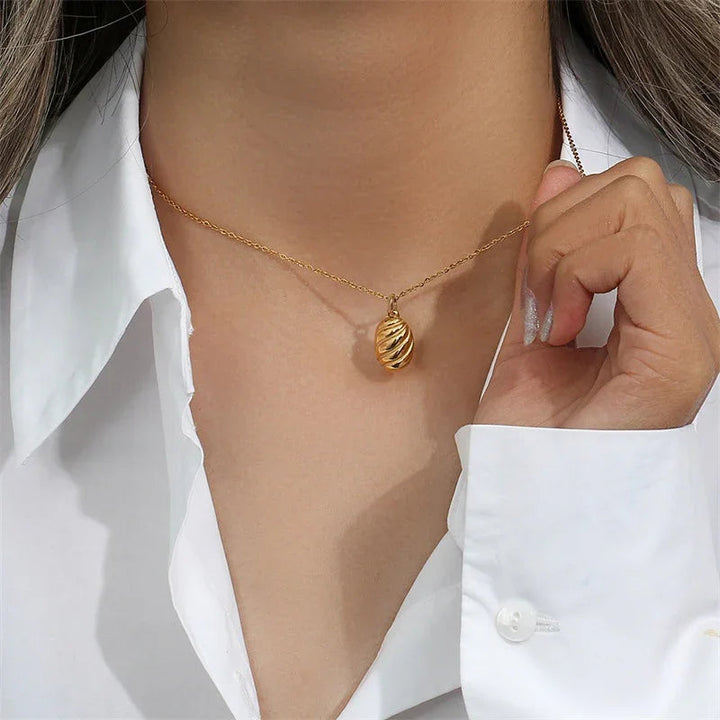 Gold-Plated Ridged Pendant Necklace for Women