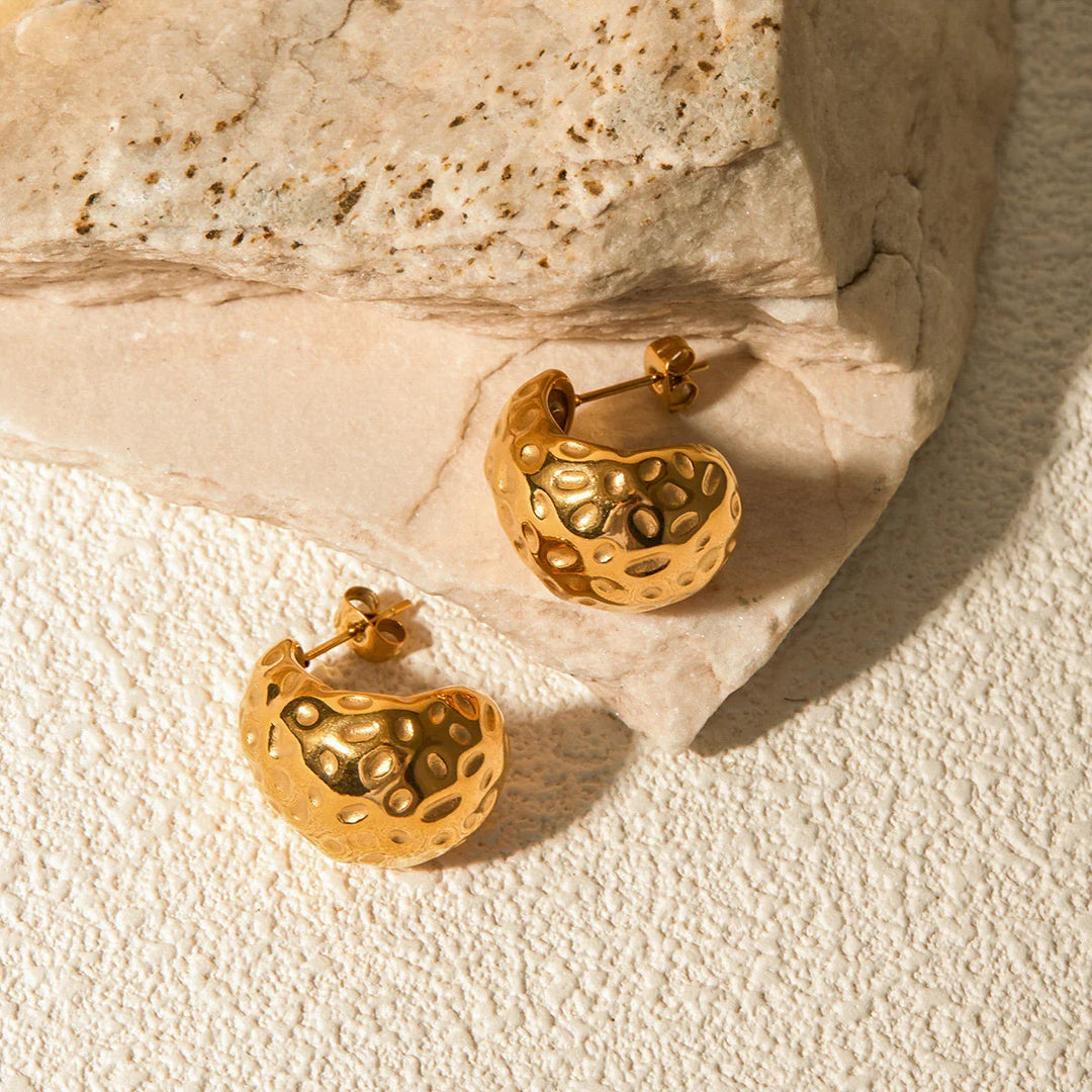 Gold-Plated C-Hoop Earrings Hammered Texture for Effortless Style