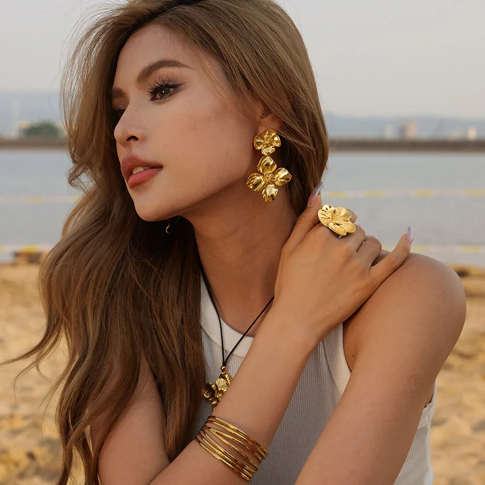 Gold-Plated Saisore Flower Ring