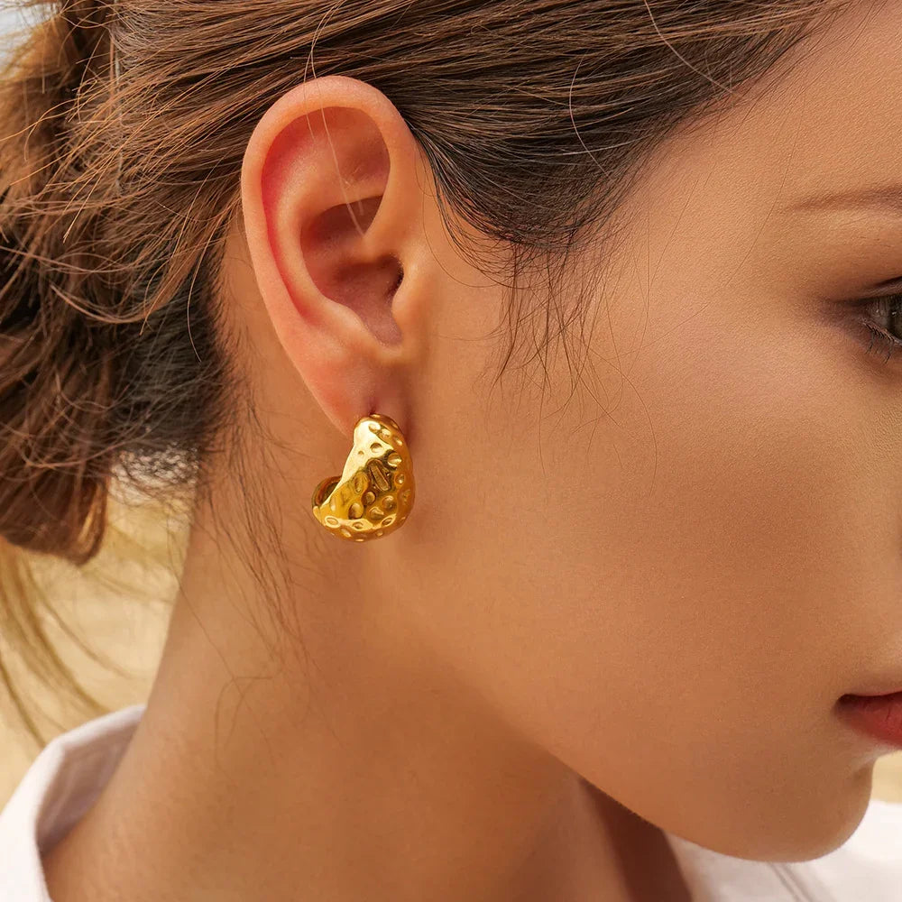 Gold-Plated C-Hoop Earrings Hammered Texture for Effortless Style