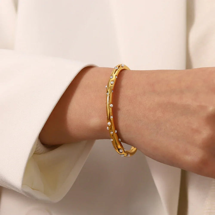 Gold-Plated Asymmetrical and elegance with dazzling crystals faux pearls