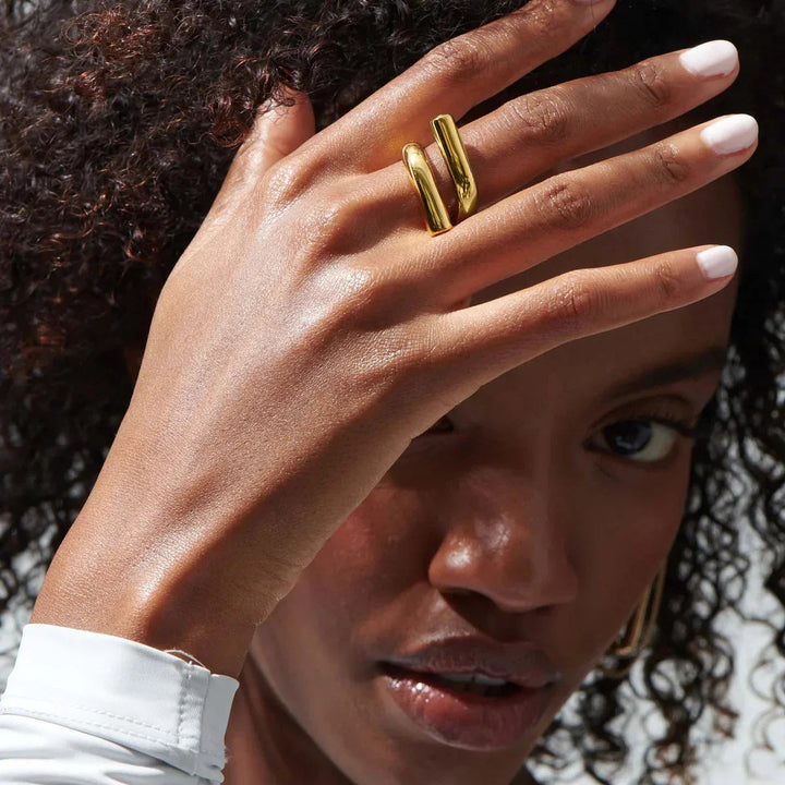 Gold-Plated Ring with Diamond Simulants for Everyday Elegance