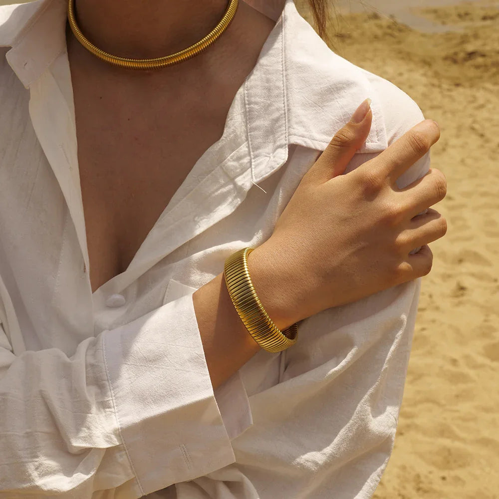 Gold-Plated Vertical Line Cuff Bracelet with Modern Design