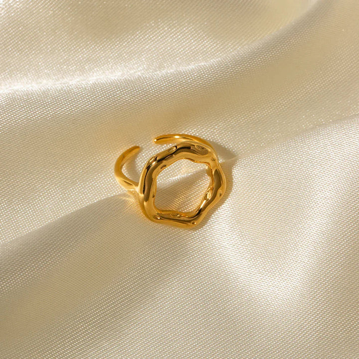 Gold-Plated Hammered Ring – Bold, Adjustable, Hypoallergenic Design