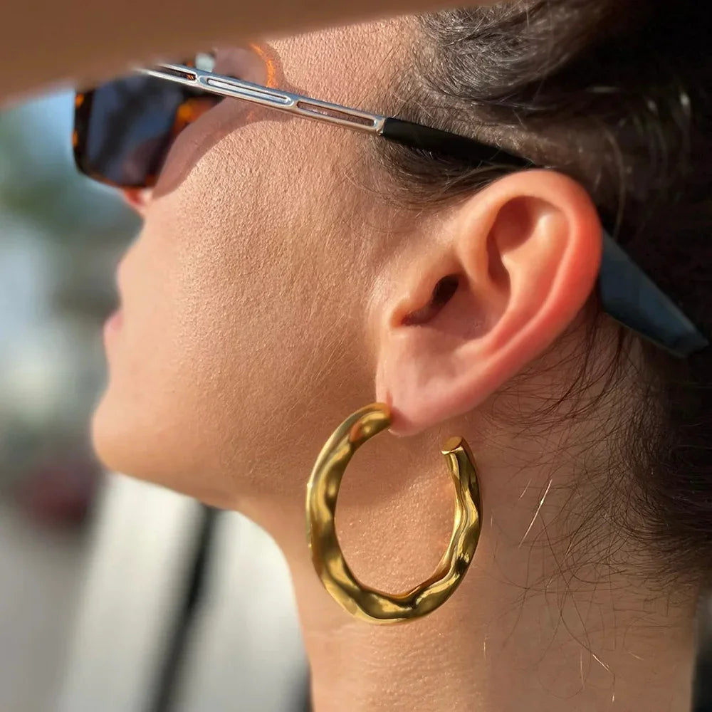 Gold-Plated Hoop Earrings with Elegant Geometric Curve