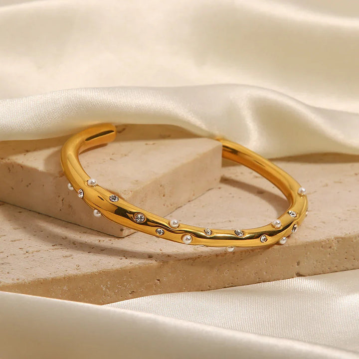 Gold-Plated Asymmetrical and elegance with dazzling crystals faux pearls