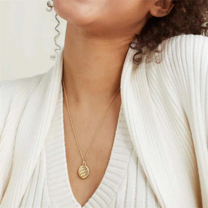 Gold-Plated Ridged Pendant Necklace for Women