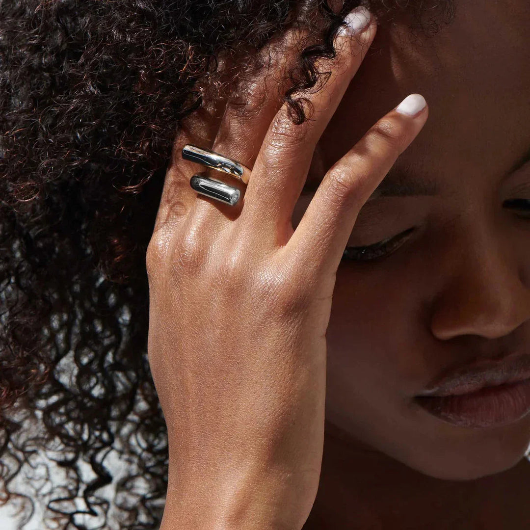 Gold-Plated Ring with Diamond Simulants for Everyday Elegance
