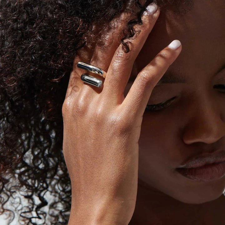 Gold-Plated Ring with Diamond Simulants for Everyday Elegance