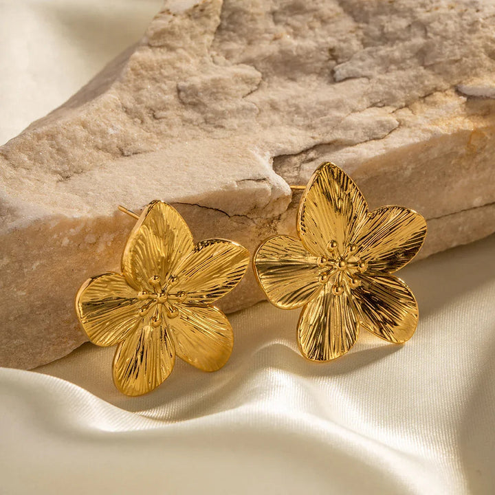 Gold-Plated Allysa Flower Earrings – Nature-Inspired Elegance