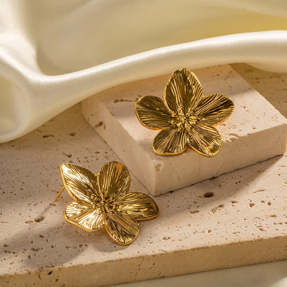 Gold-Plated Allysa Flower Earrings – Nature-Inspired Elegance