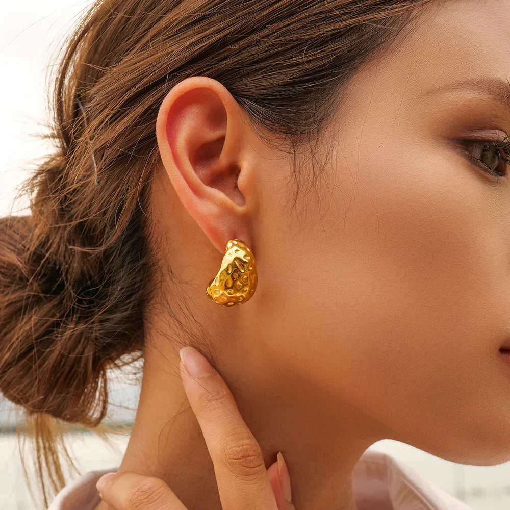 Gold-Plated C-Hoop Earrings Hammered Texture for Effortless Style