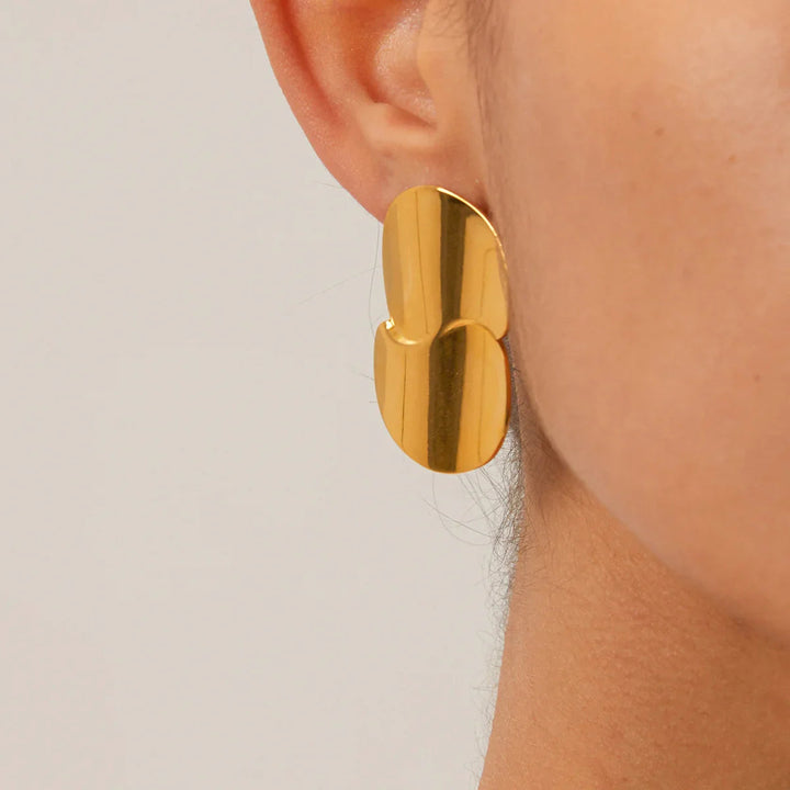 Gold-Plated Intertwined Disc Earrings Combine Sleek Design