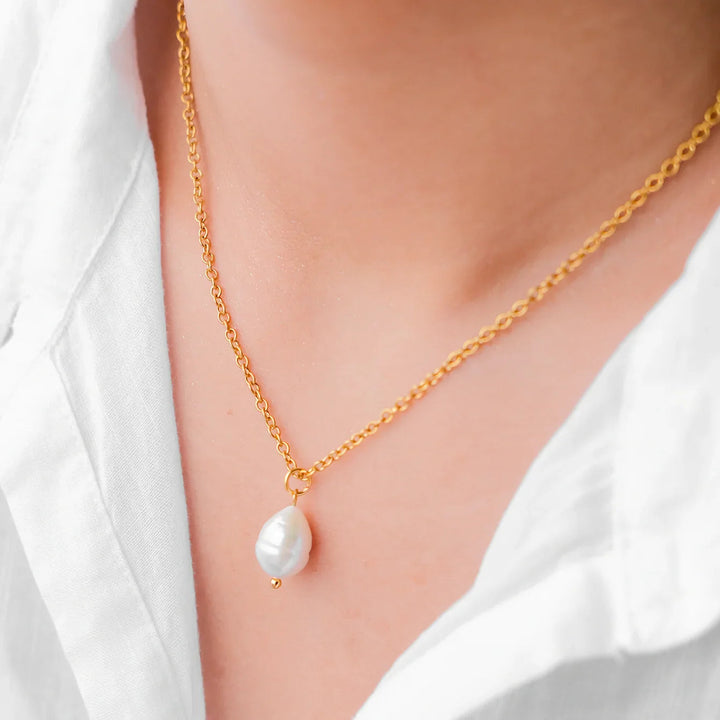 Dainty Gold-Plated Faux Pearl Pendant Necklace for Women