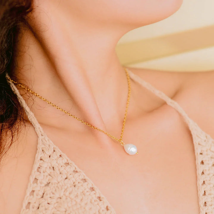 Dainty Gold-Plated Faux Pearl Pendant Necklace for Women